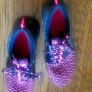 Nike Boots Black and Pink...Size 7Y